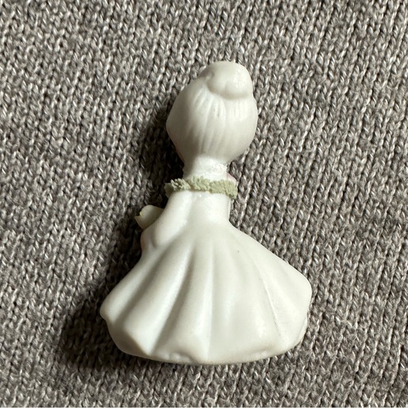 Vintage miniature bisque Flower of the Month figurine - Picture 2 of 4